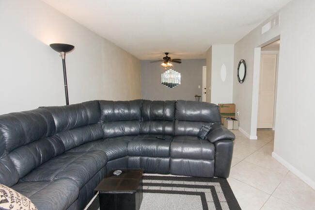 На продажу: $210,000 (1 спален, 1 ванн, 702 Квадратных фут)