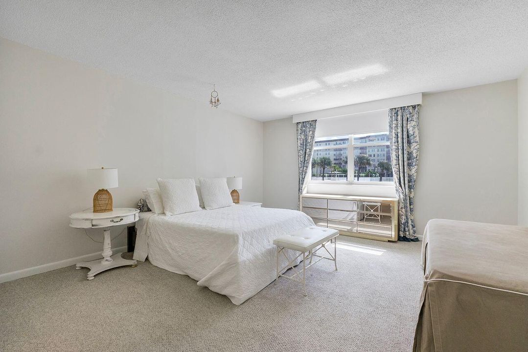 На продажу: $410,000 (2 спален, 2 ванн, 1293 Квадратных фут)