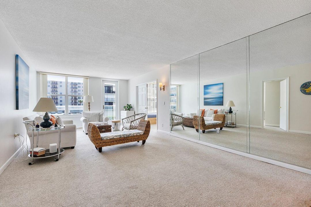 На продажу: $410,000 (2 спален, 2 ванн, 1293 Квадратных фут)