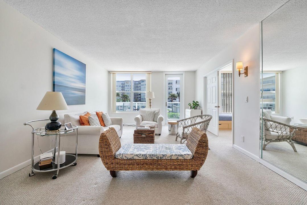 На продажу: $410,000 (2 спален, 2 ванн, 1293 Квадратных фут)