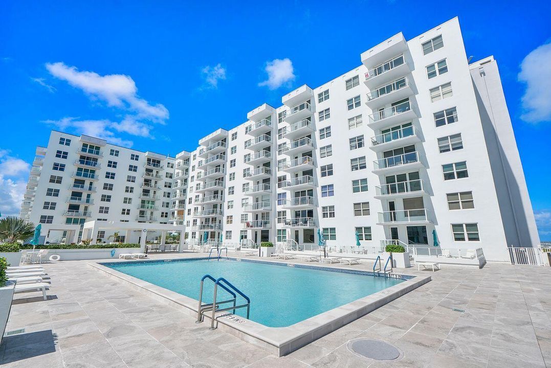 На продажу: $410,000 (2 спален, 2 ванн, 1293 Квадратных фут)