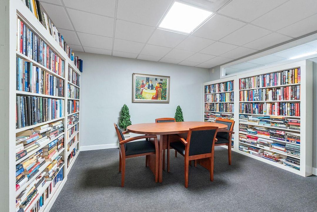 На продажу: $410,000 (2 спален, 2 ванн, 1293 Квадратных фут)