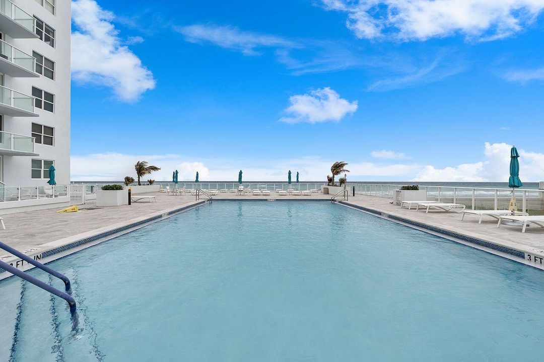 На продажу: $410,000 (2 спален, 2 ванн, 1293 Квадратных фут)