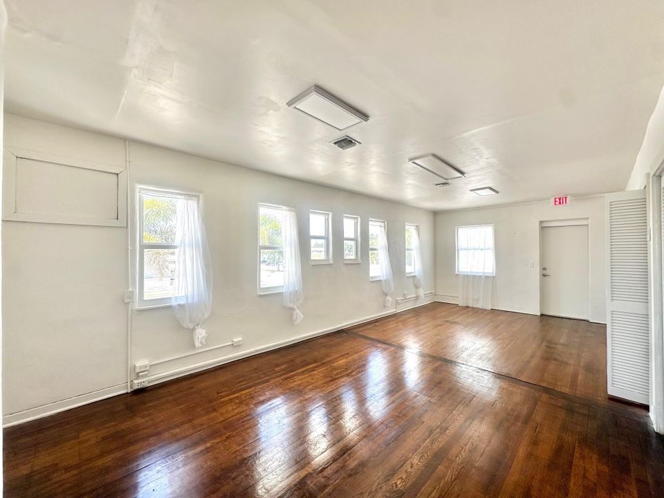 For Sale: $1,500 (0 beds, 0 baths, 700 Square Feet)