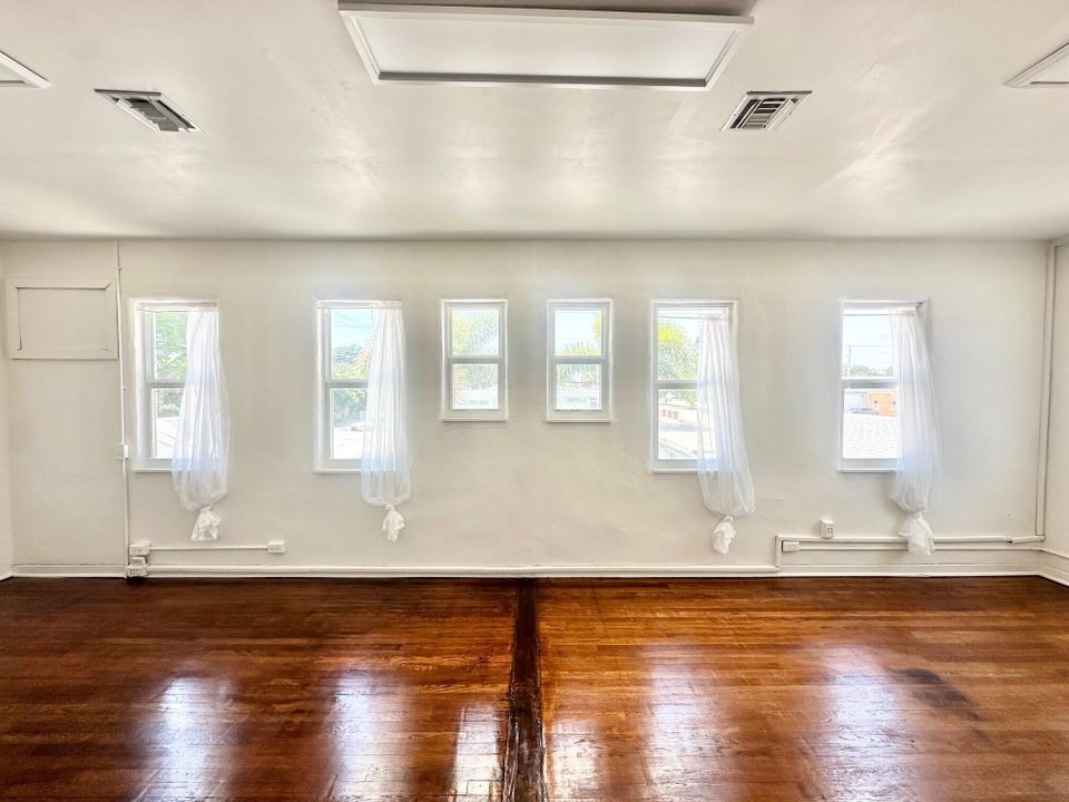 For Sale: $1,500 (0 beds, 0 baths, 700 Square Feet)