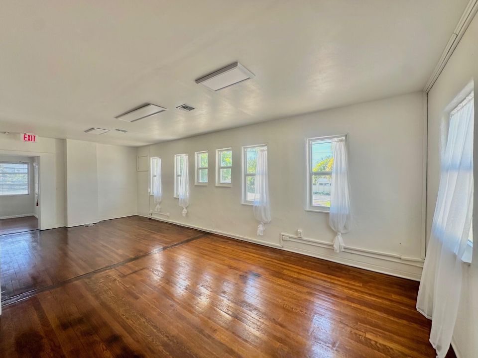 For Sale: $1,500 (0 beds, 0 baths, 700 Square Feet)