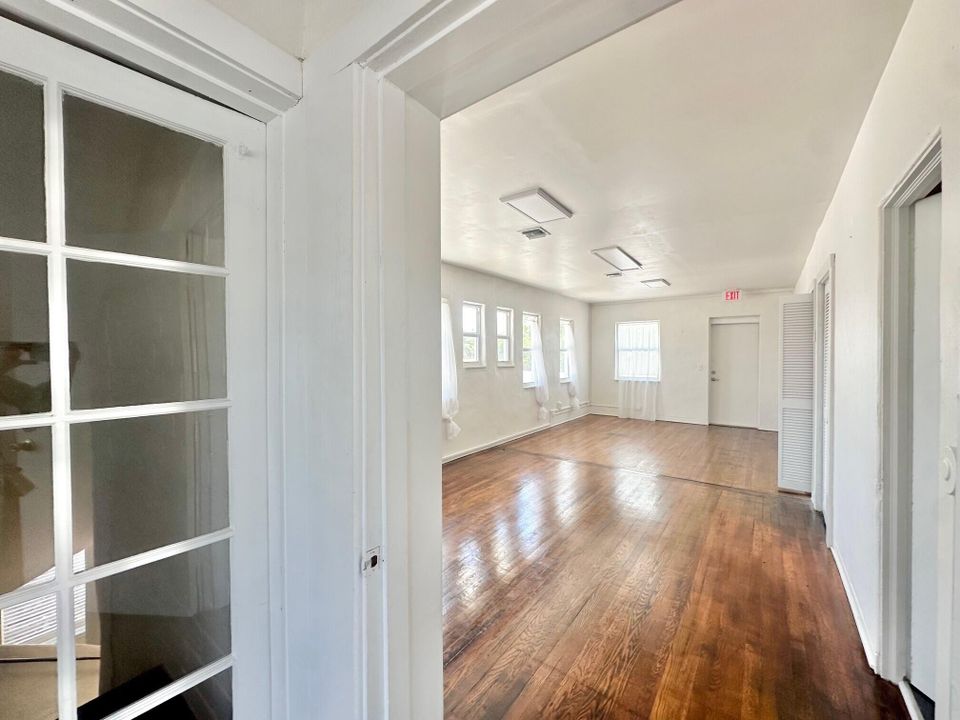 For Sale: $1,500 (0 beds, 0 baths, 700 Square Feet)