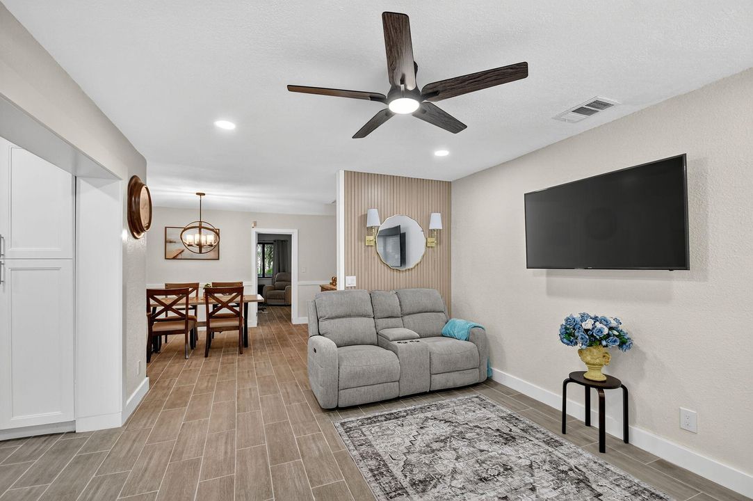 出租: $4,000 (3 贝兹, 2 浴室, 1318 平方英尺)