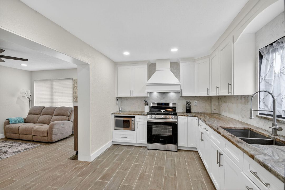 出租: $4,000 (3 贝兹, 2 浴室, 1318 平方英尺)