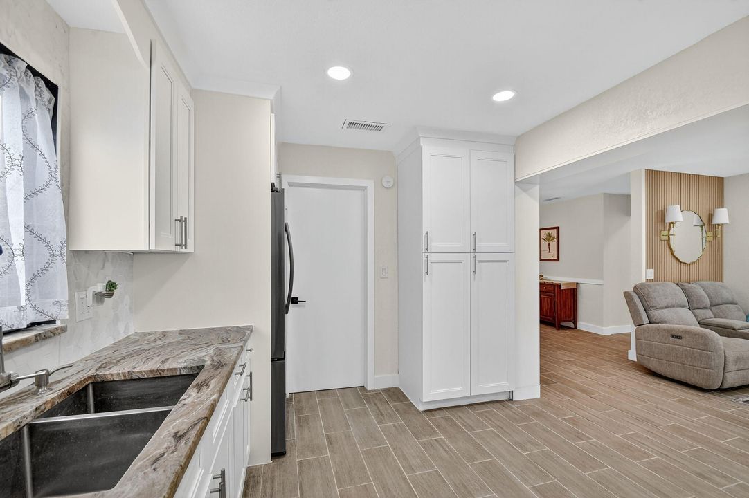 出租: $4,000 (3 贝兹, 2 浴室, 1318 平方英尺)