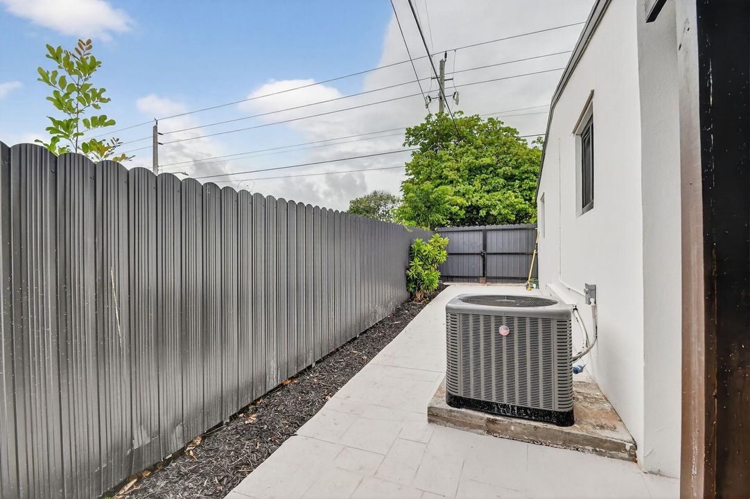 出租: $4,000 (3 贝兹, 2 浴室, 1318 平方英尺)