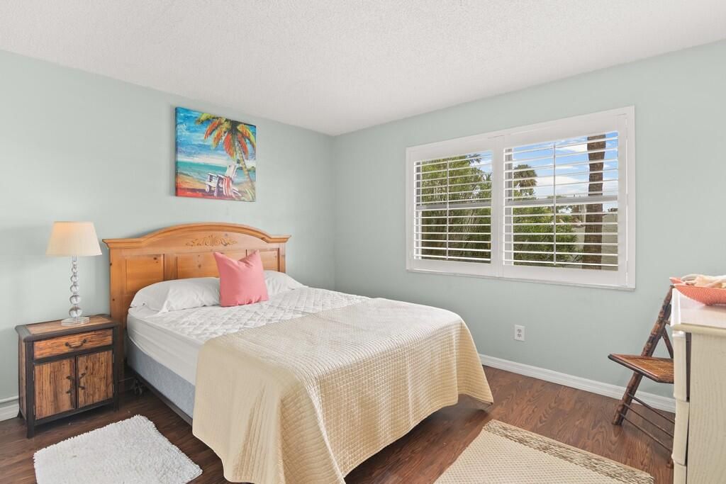 待售: $369,000 (2 贝兹, 2 浴室, 1014 平方英尺)