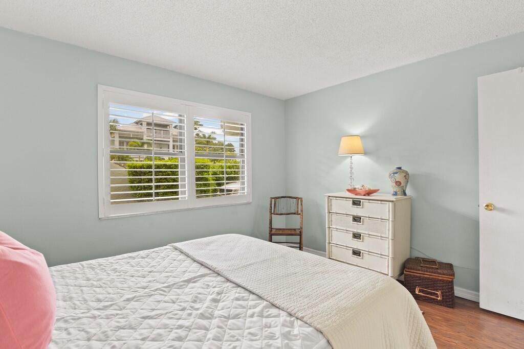 待售: $369,000 (2 贝兹, 2 浴室, 1014 平方英尺)