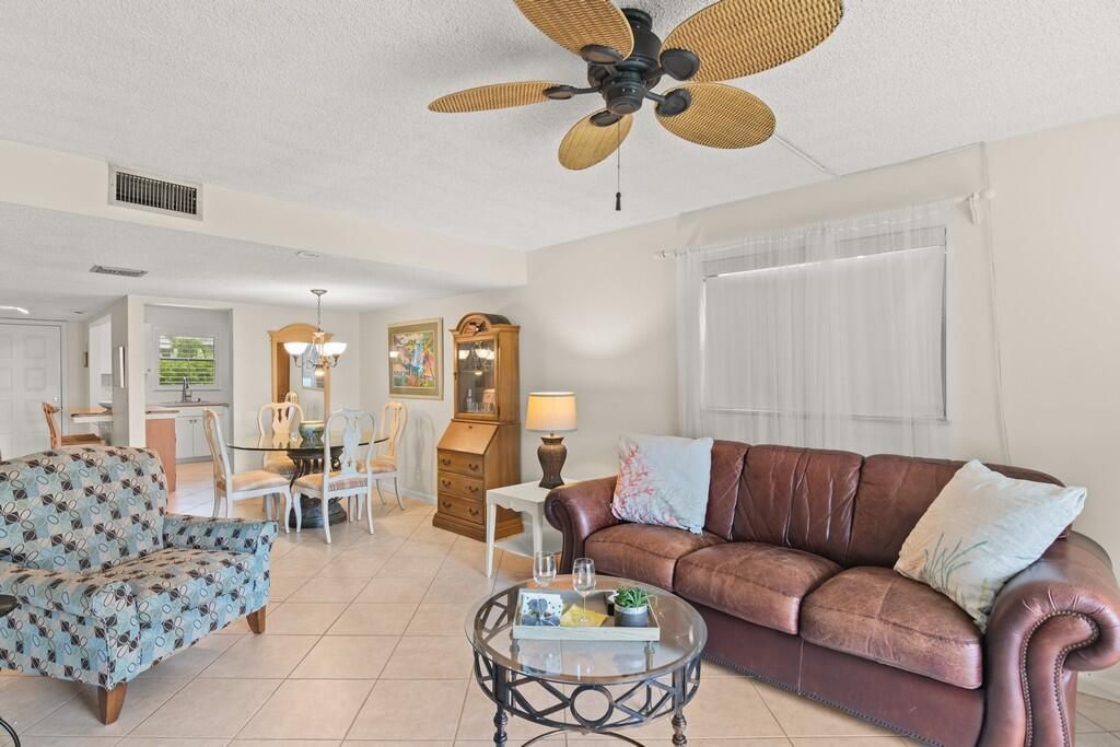 待售: $369,000 (2 贝兹, 2 浴室, 1014 平方英尺)