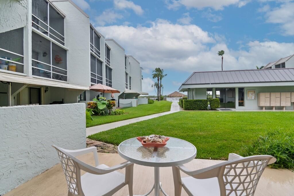 待售: $369,000 (2 贝兹, 2 浴室, 1014 平方英尺)