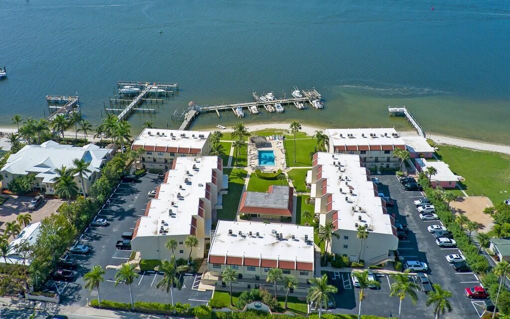 待售: $369,000 (2 贝兹, 2 浴室, 1014 平方英尺)