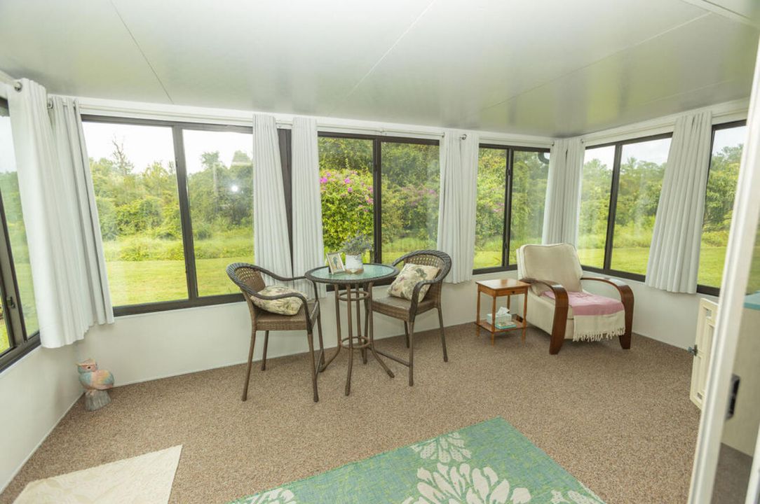 合同活跃: $259,900 (2 贝兹, 2 浴室, 1221 平方英尺)