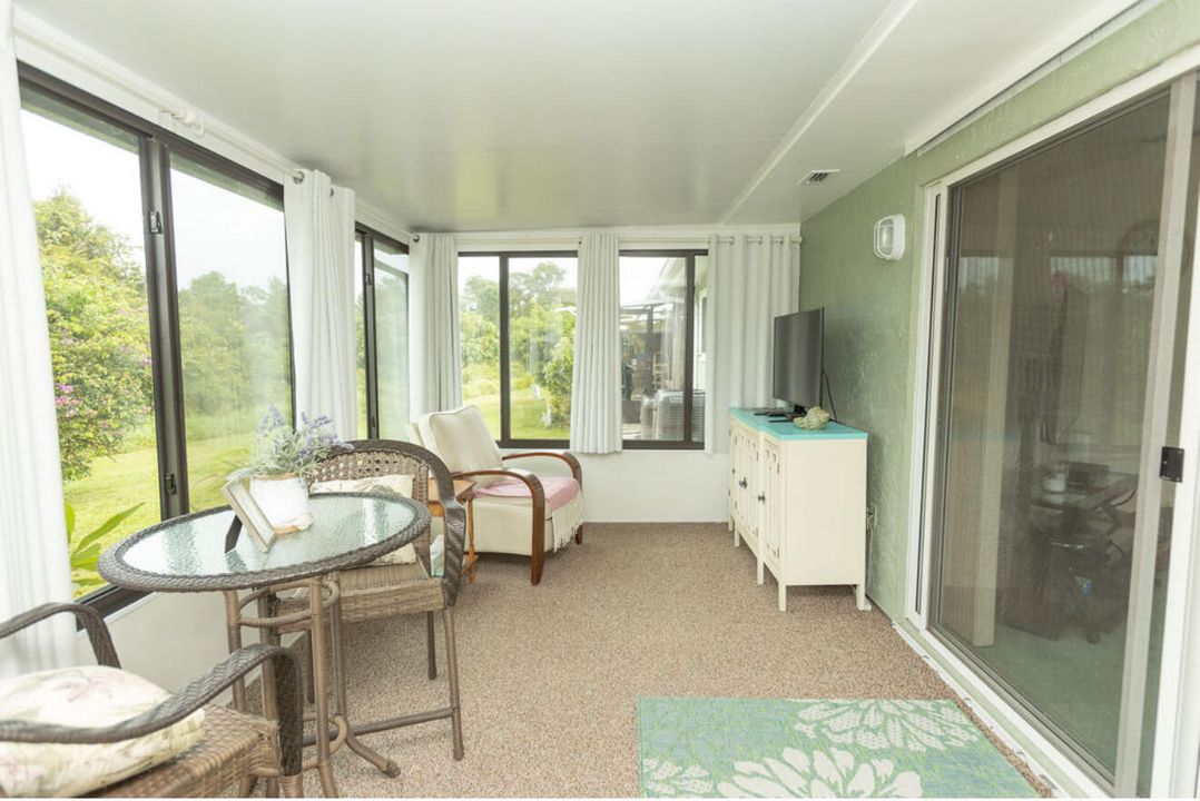 合同活跃: $259,900 (2 贝兹, 2 浴室, 1221 平方英尺)