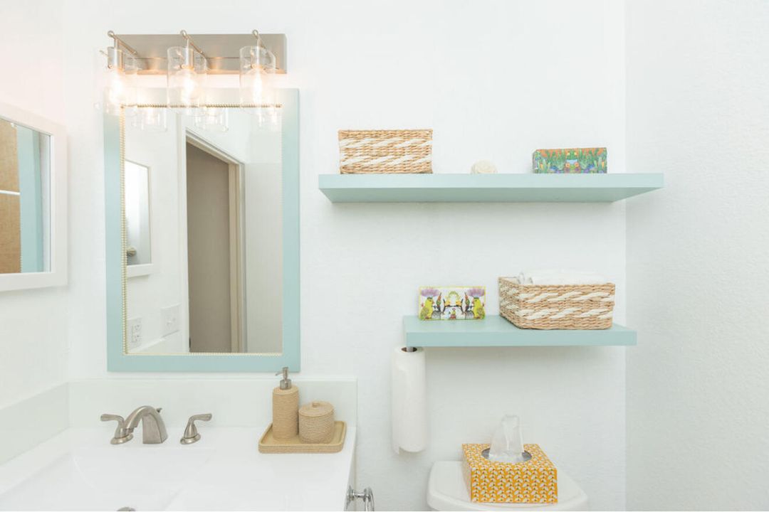 合同活跃: $259,900 (2 贝兹, 2 浴室, 1221 平方英尺)