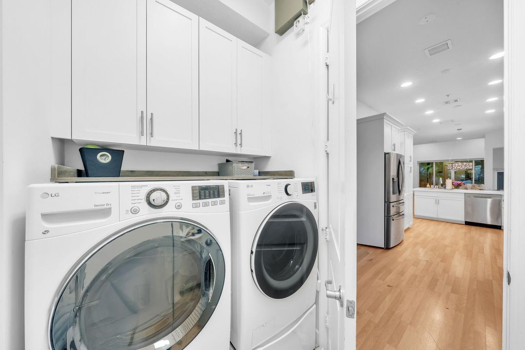 На продажу: $905,000 (4 спален, 3 ванн, 2402 Квадратных фут)