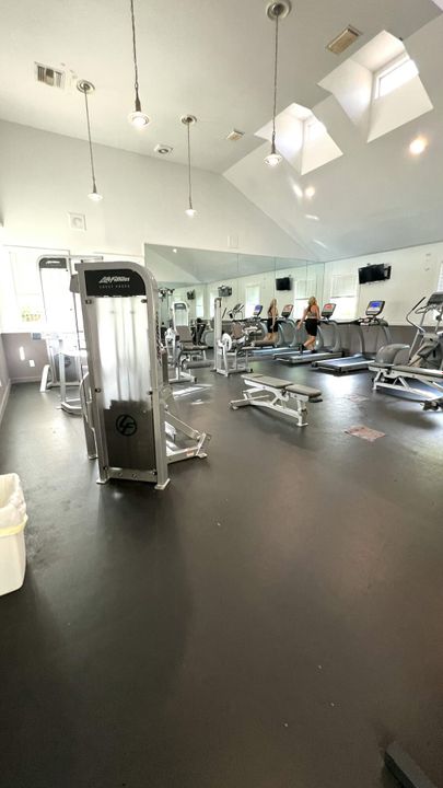 Active With Contract: $2,299 (2 beds, 2 baths, 992 Square Feet)