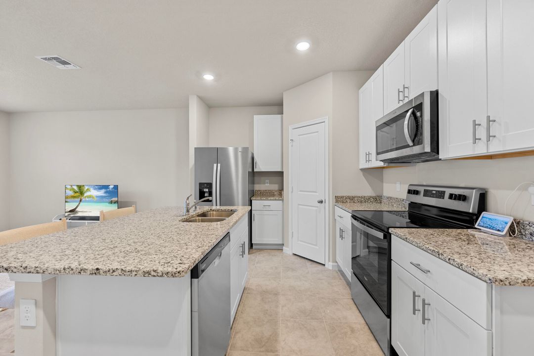 For Sale: $364,900 (3 beds, 2 baths, 1475 Square Feet)