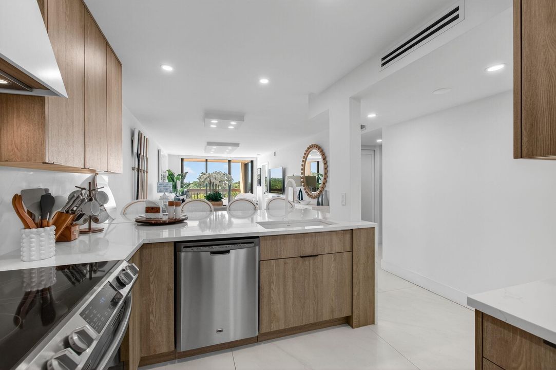 出租: $9,000 (2 贝兹, 2 浴室, 1175 平方英尺)