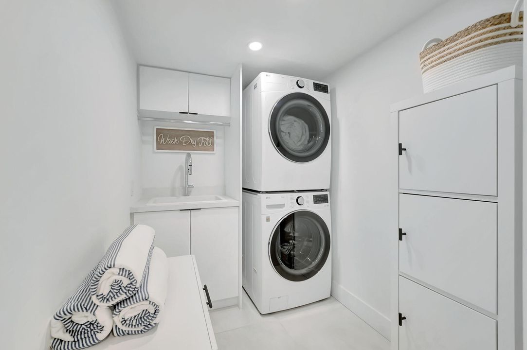 出租: $9,000 (2 贝兹, 2 浴室, 1175 平方英尺)