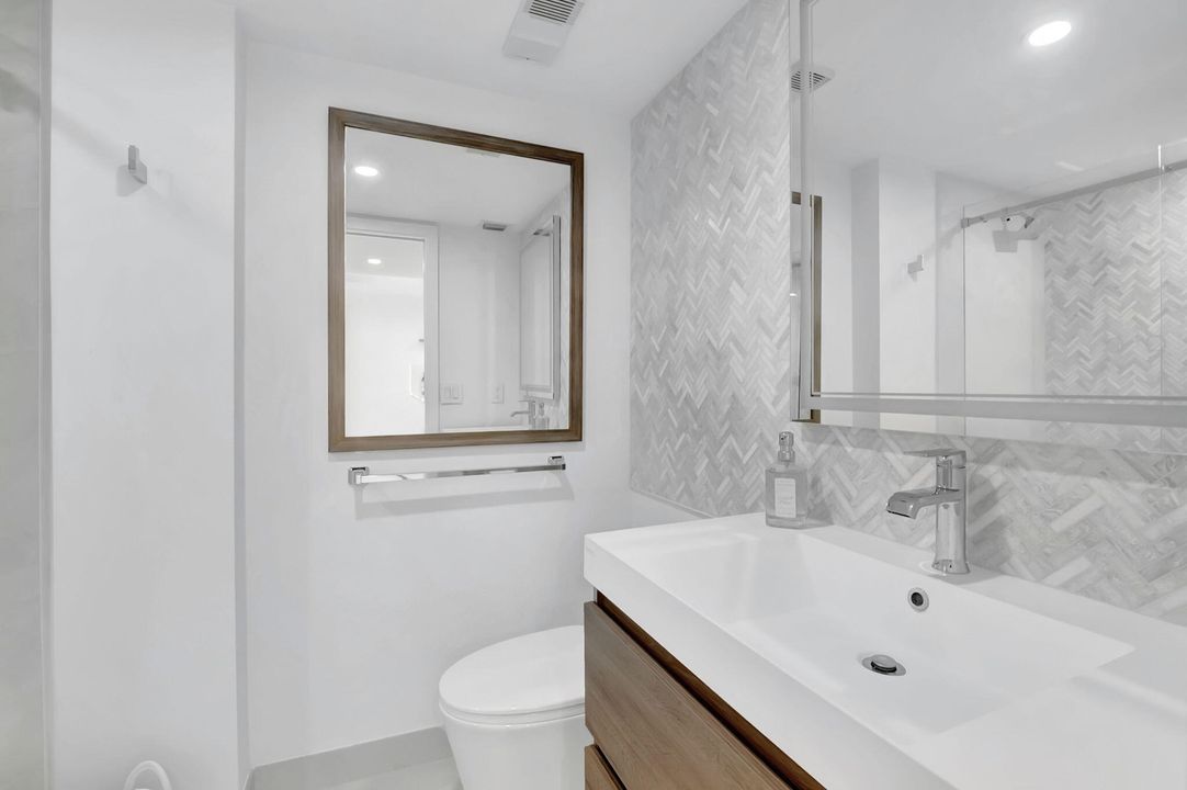 出租: $9,000 (2 贝兹, 2 浴室, 1175 平方英尺)