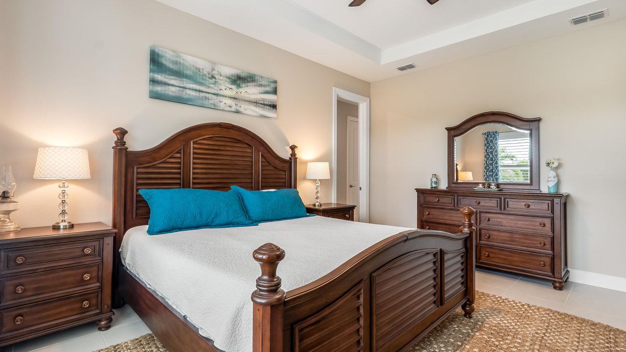 Active With Contract: $389,000 (2 beds, 2 baths, 1610 Square Feet)