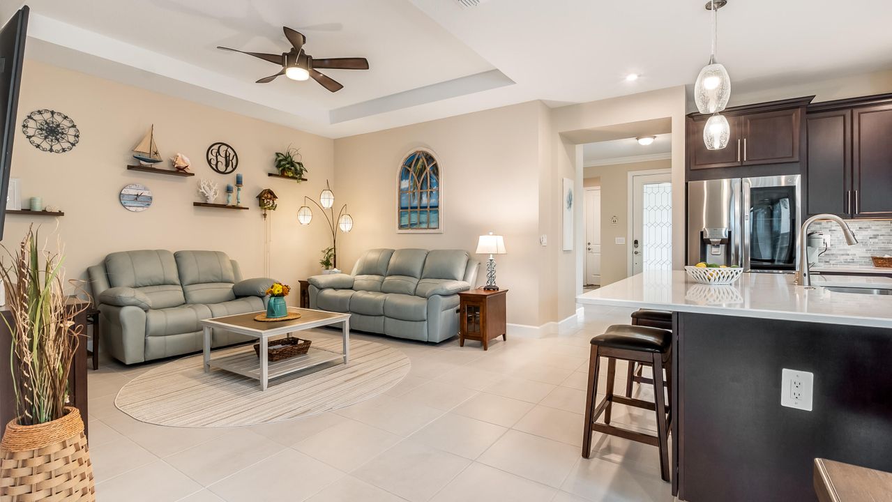 Active With Contract: $389,000 (2 beds, 2 baths, 1610 Square Feet)