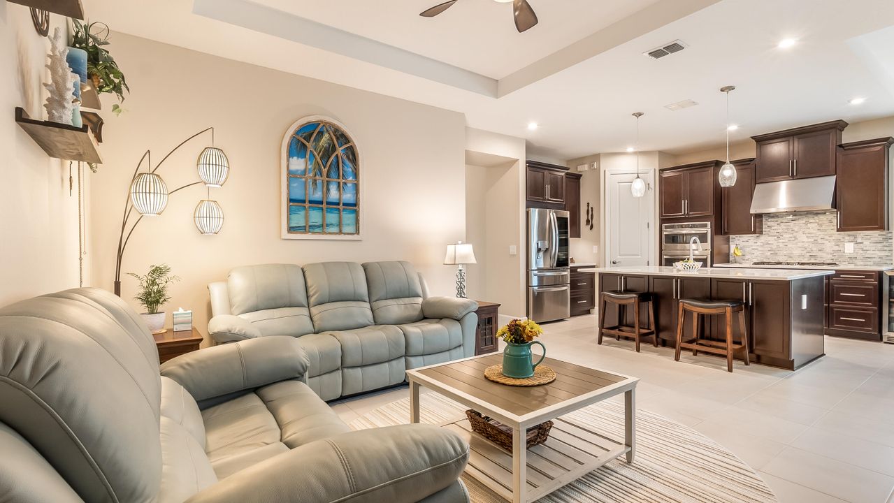 Active With Contract: $389,000 (2 beds, 2 baths, 1610 Square Feet)