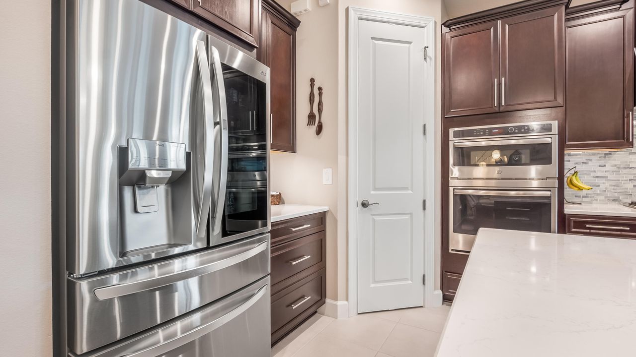 Active With Contract: $389,000 (2 beds, 2 baths, 1610 Square Feet)