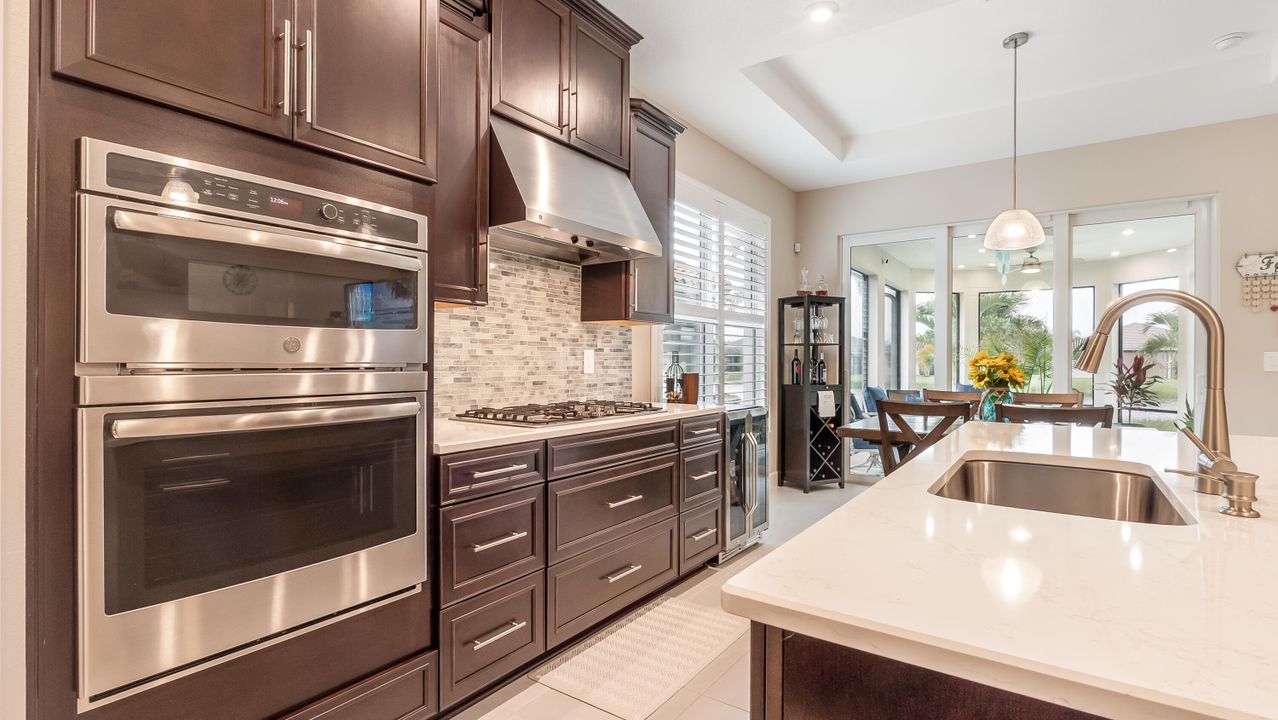 Active With Contract: $389,000 (2 beds, 2 baths, 1610 Square Feet)