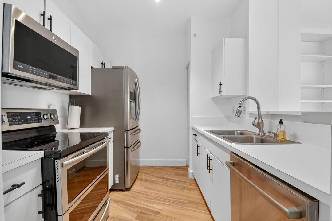 Под контрактом: $350,000 (1 спален, 1 ванн, 775 Квадратных фут)