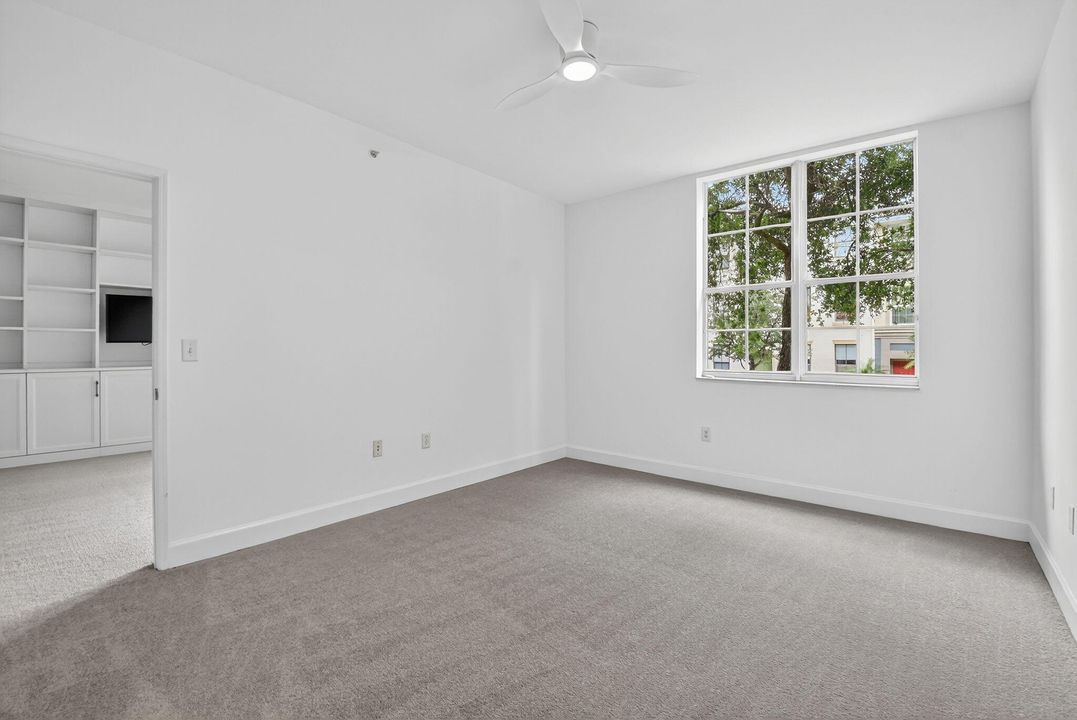 Под контрактом: $350,000 (1 спален, 1 ванн, 775 Квадратных фут)