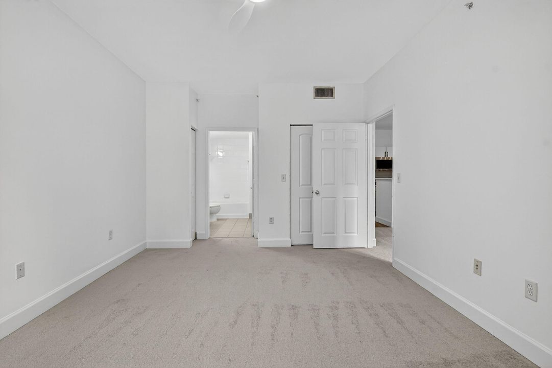 Под контрактом: $350,000 (1 спален, 1 ванн, 775 Квадратных фут)