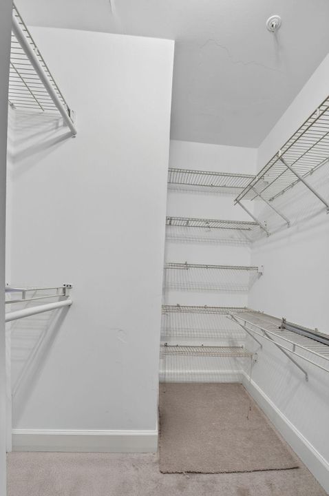 Под контрактом: $350,000 (1 спален, 1 ванн, 775 Квадратных фут)