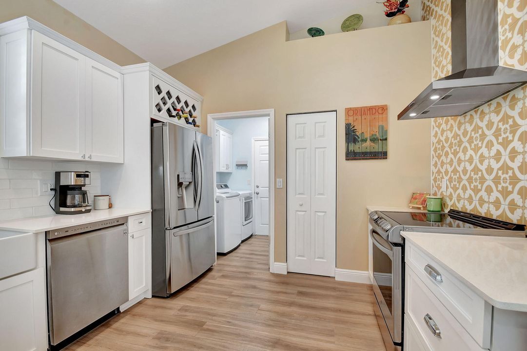 合同活跃: $499,900 (3 贝兹, 2 浴室, 1214 平方英尺)