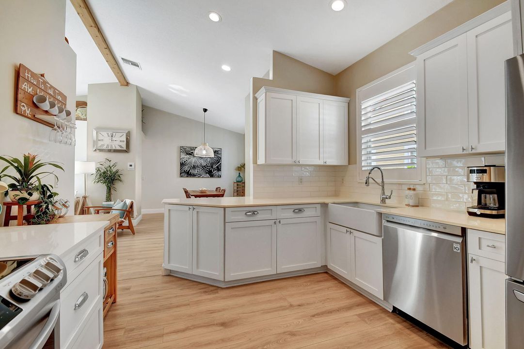 合同活跃: $499,900 (3 贝兹, 2 浴室, 1214 平方英尺)