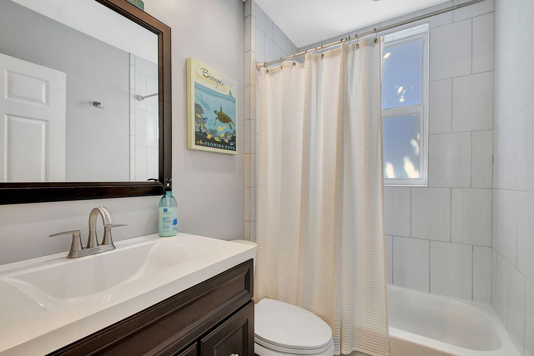 合同活跃: $499,900 (3 贝兹, 2 浴室, 1214 平方英尺)