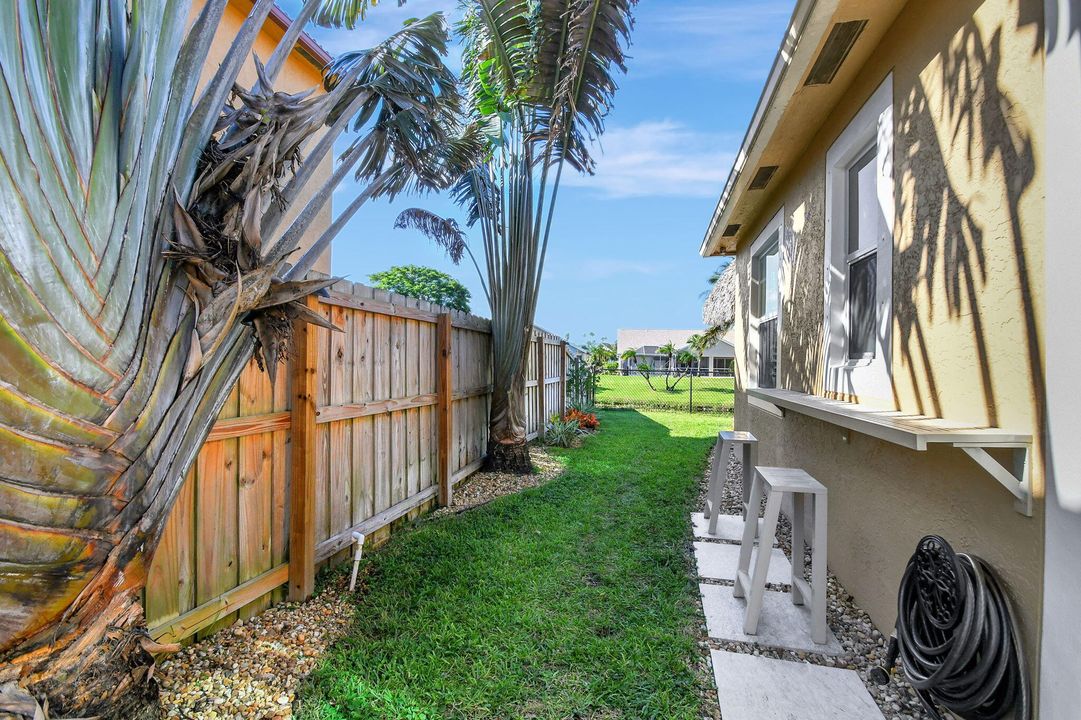 合同活跃: $499,900 (3 贝兹, 2 浴室, 1214 平方英尺)