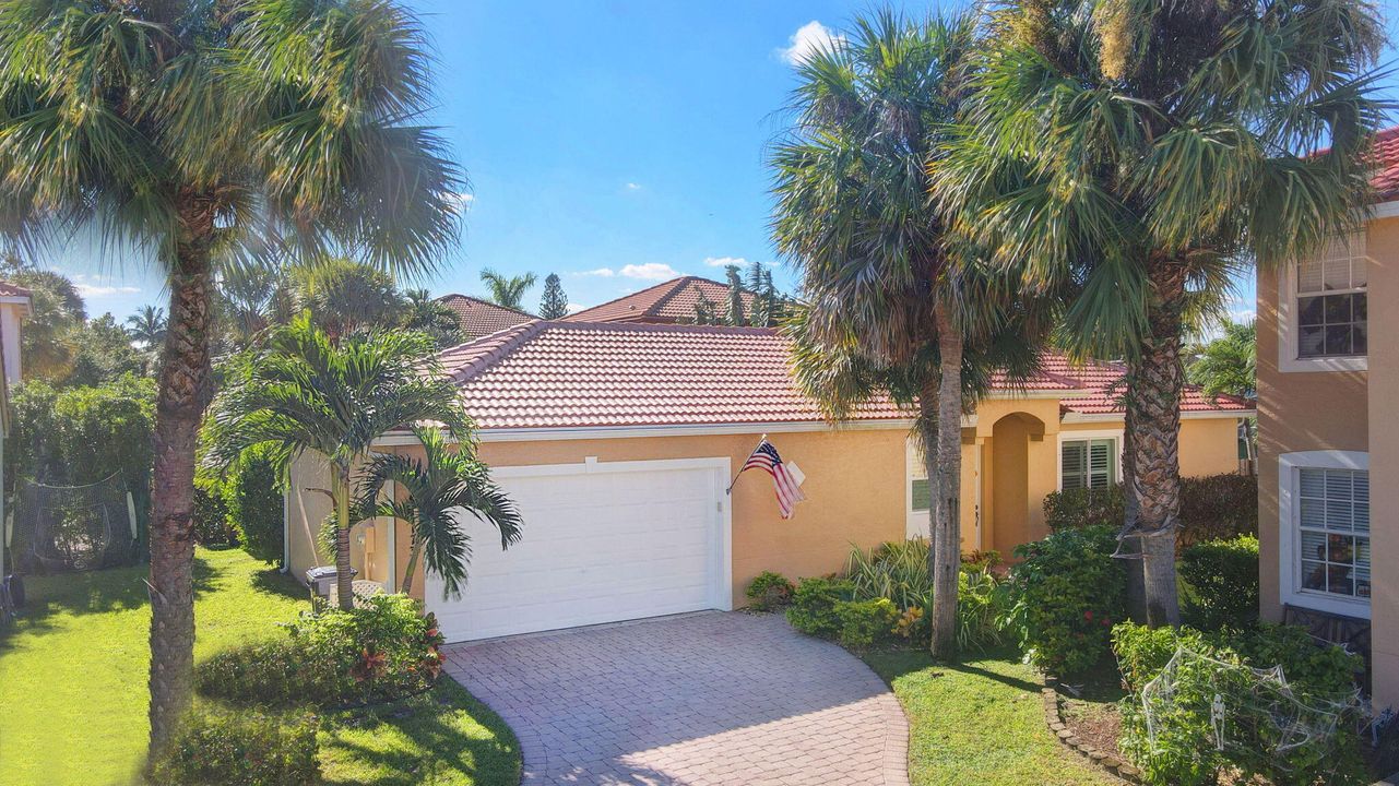 合同活跃: $499,900 (3 贝兹, 2 浴室, 1214 平方英尺)