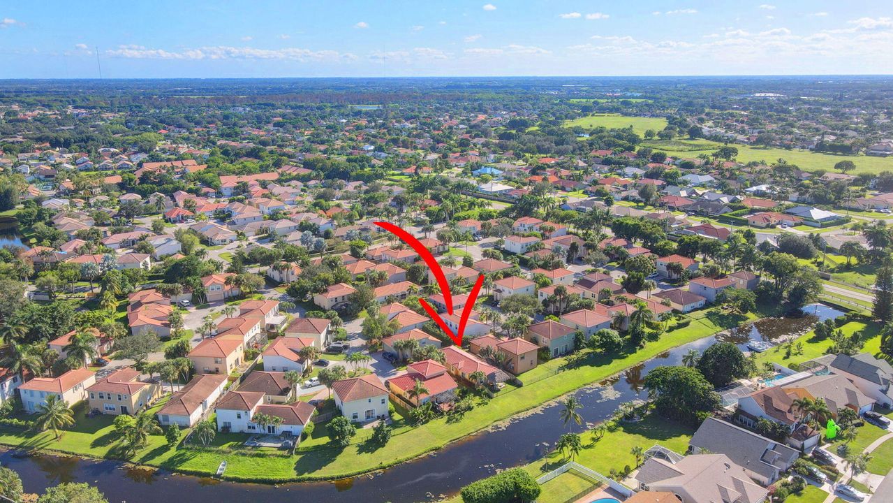 合同活跃: $499,900 (3 贝兹, 2 浴室, 1214 平方英尺)