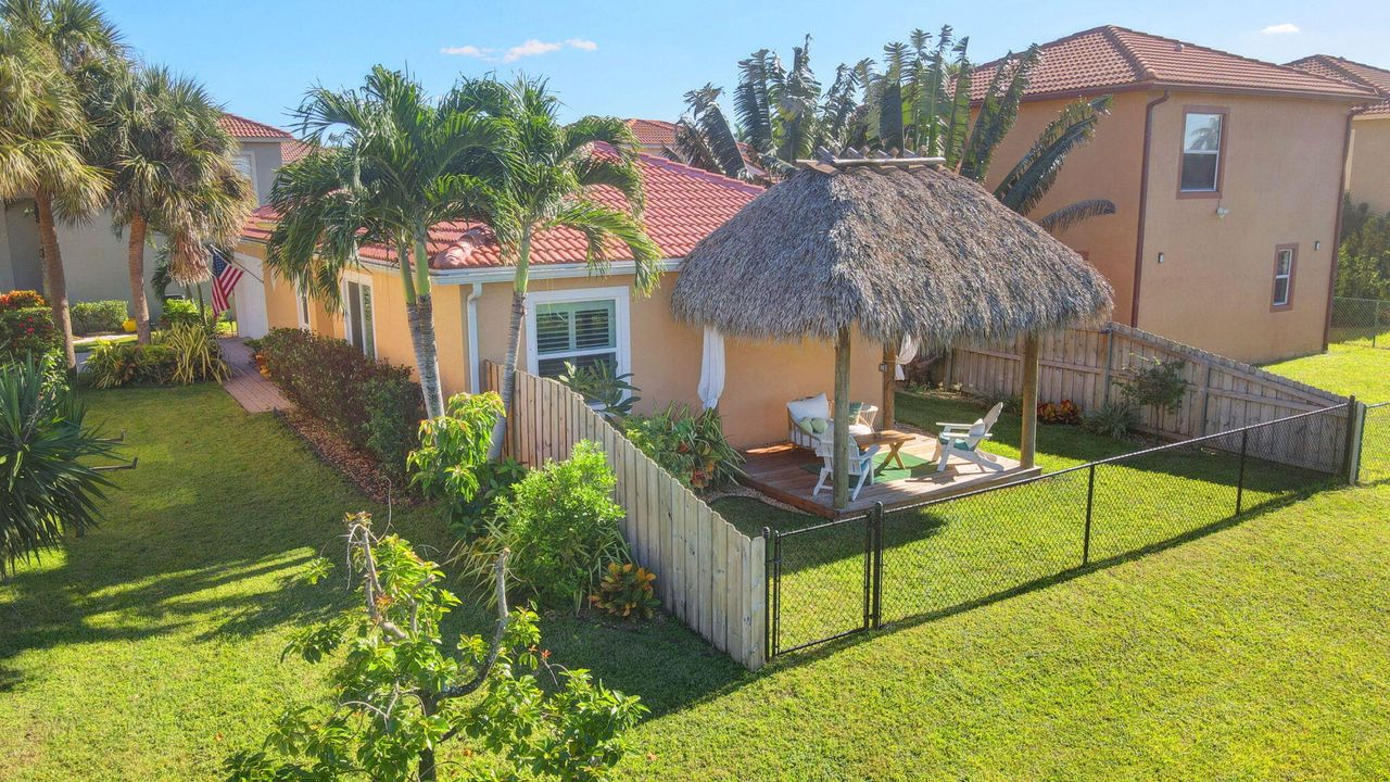 合同活跃: $499,900 (3 贝兹, 2 浴室, 1214 平方英尺)