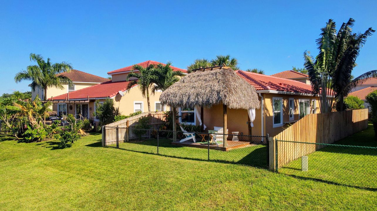 合同活跃: $499,900 (3 贝兹, 2 浴室, 1214 平方英尺)