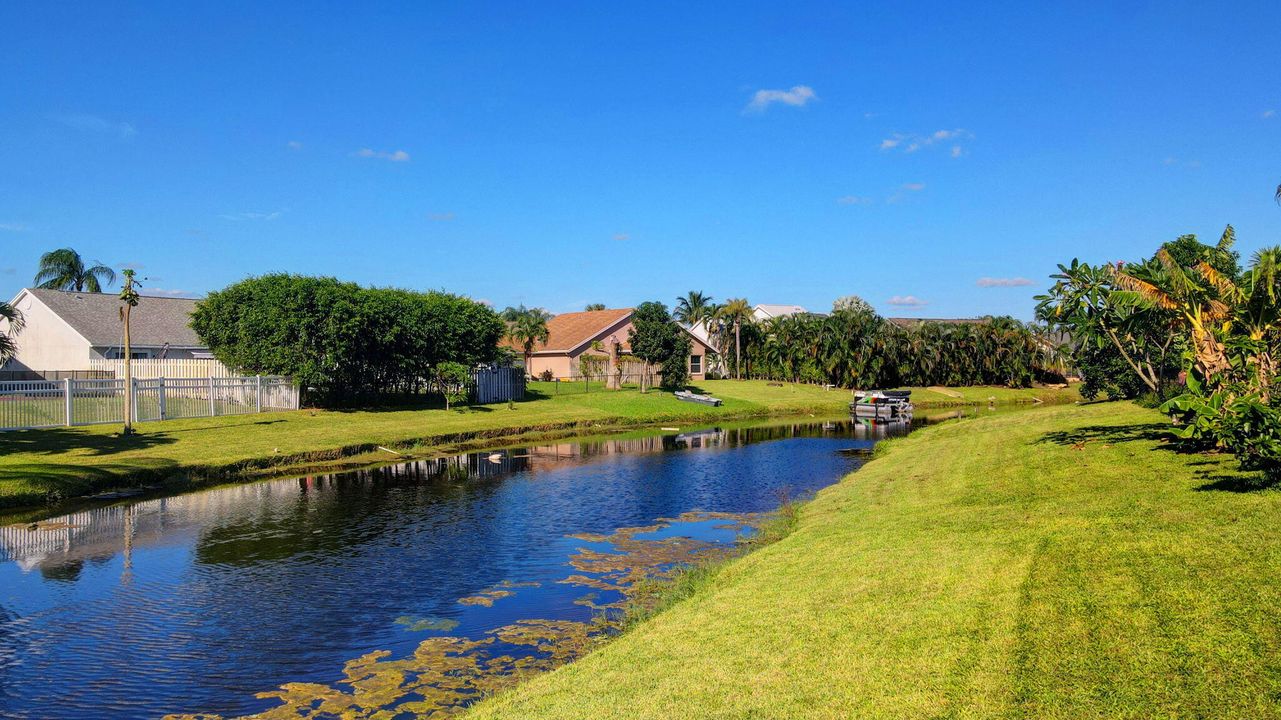 合同活跃: $499,900 (3 贝兹, 2 浴室, 1214 平方英尺)