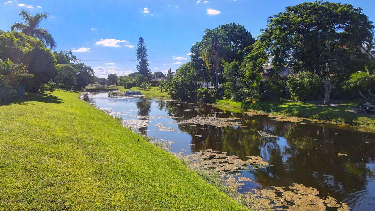 合同活跃: $499,900 (3 贝兹, 2 浴室, 1214 平方英尺)