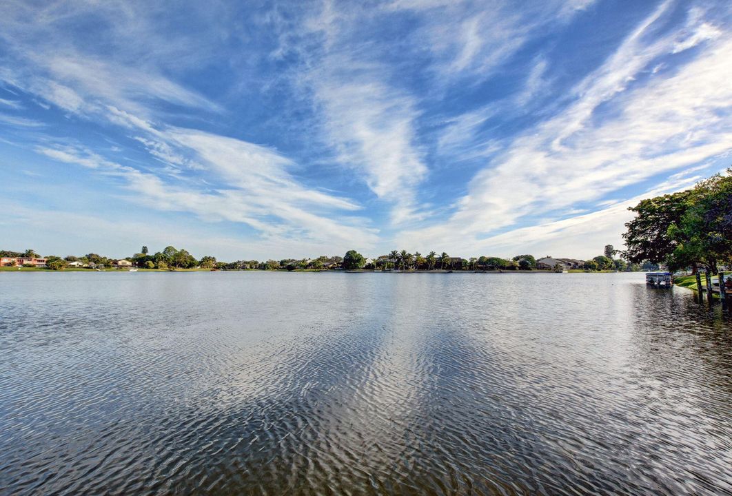 合同活跃: $499,900 (3 贝兹, 2 浴室, 1214 平方英尺)