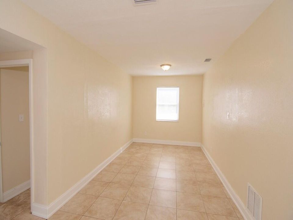 Active With Contract: $247,900 (3 beds, 2 baths, 934 Square Feet)